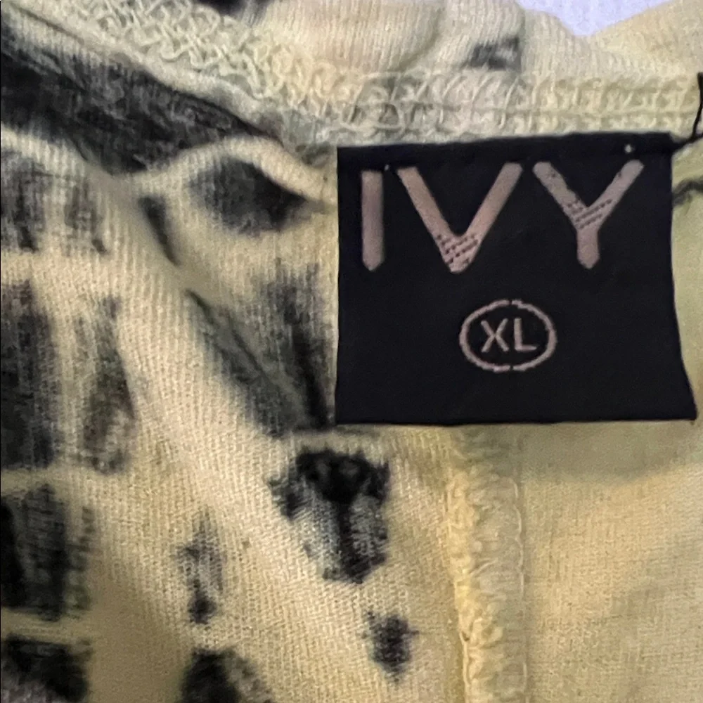 Chic Tie-Dye Maxi Dress in Yellow and Black - Picture 2 of 4